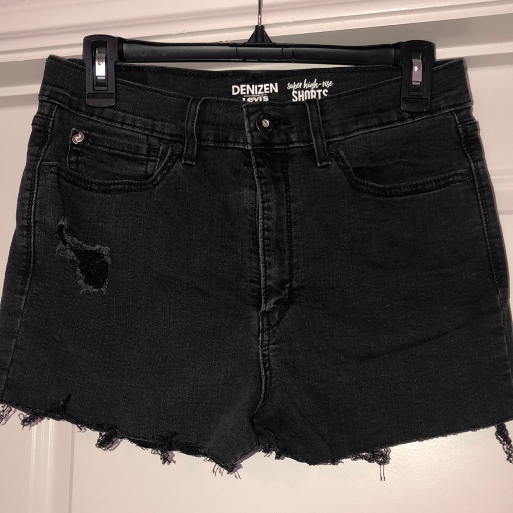 Black denim Denizen from Levi’s shorts